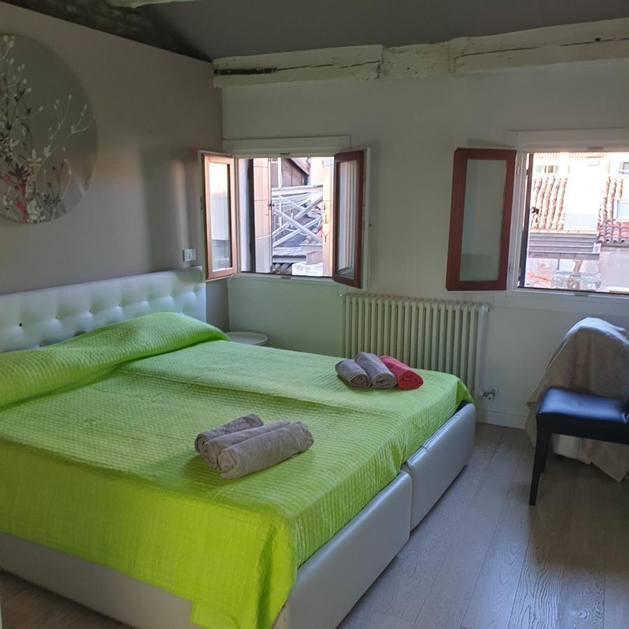 Central Lovely Typical Rooms Rialto Veneza Exterior foto