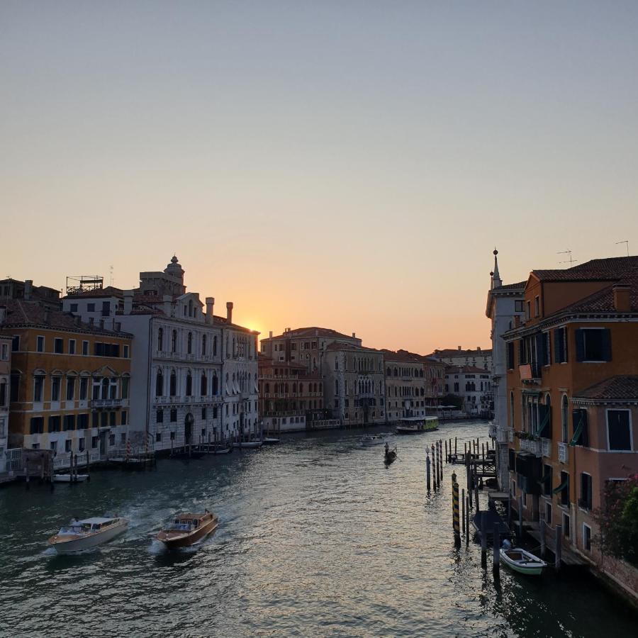 Central Lovely Typical Rooms Rialto Veneza Exterior foto